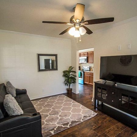 Hays St Cozy Remodeled 2Br/2Ba House Sleeps 8 Apartment ซานอันโตนิโอ ภายนอก รูปภาพ