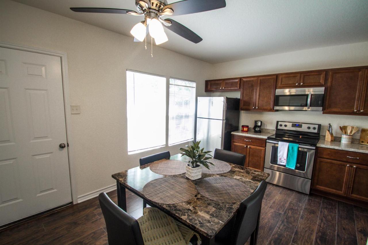Hays St Cozy Remodeled 2Br/2Ba House Sleeps 8 Apartment ซานอันโตนิโอ ภายนอก รูปภาพ