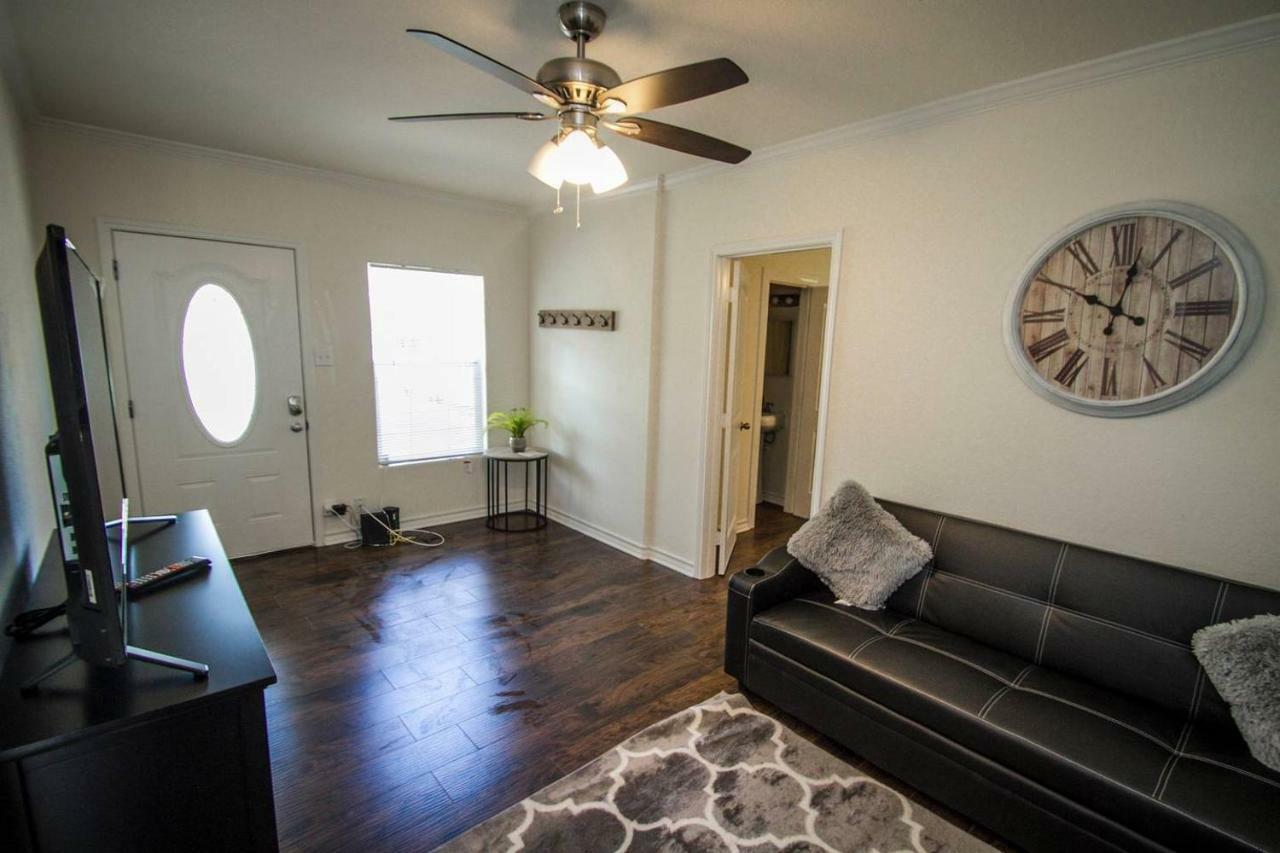 Hays St Cozy Remodeled 2Br/2Ba House Sleeps 8 Apartment ซานอันโตนิโอ ภายนอก รูปภาพ