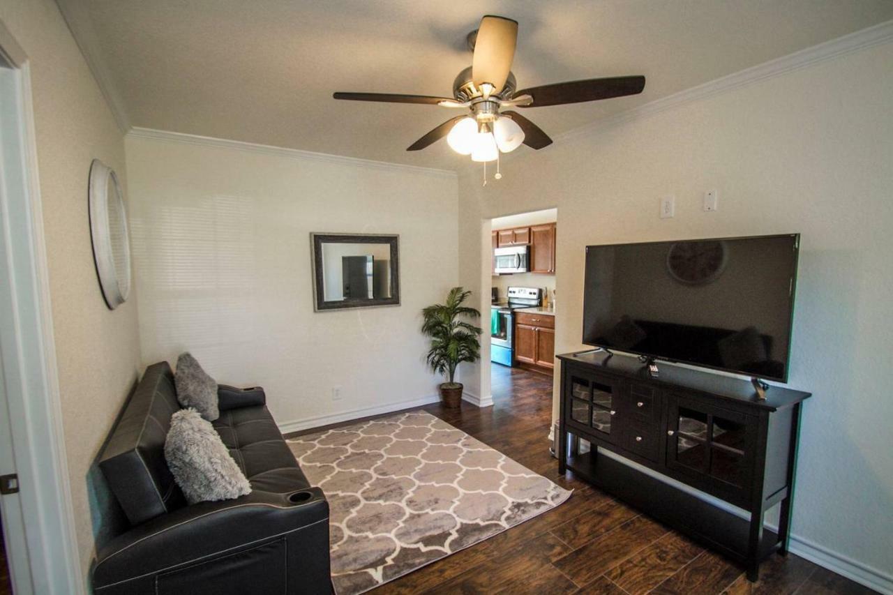Hays St Cozy Remodeled 2Br/2Ba House Sleeps 8 Apartment ซานอันโตนิโอ ภายนอก รูปภาพ